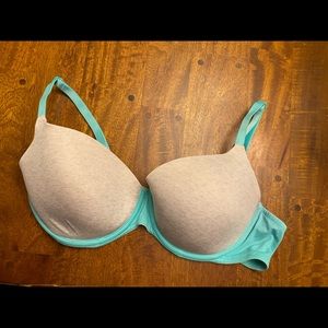 Victoria’s Secret bra-36D